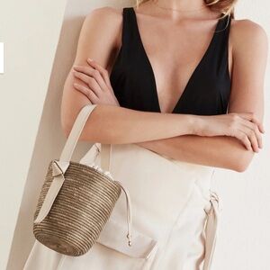 NWOT Cesta Collective Knot Lunchpail in Taupe / Ivory